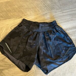 camo lululemon hotty hot shorts